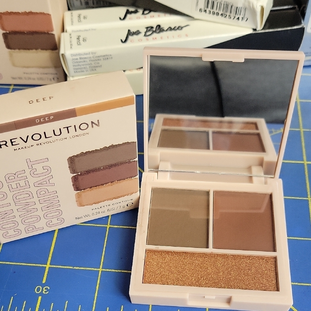 Makeup Revolution Contour Powder Compact New In Box - Deep